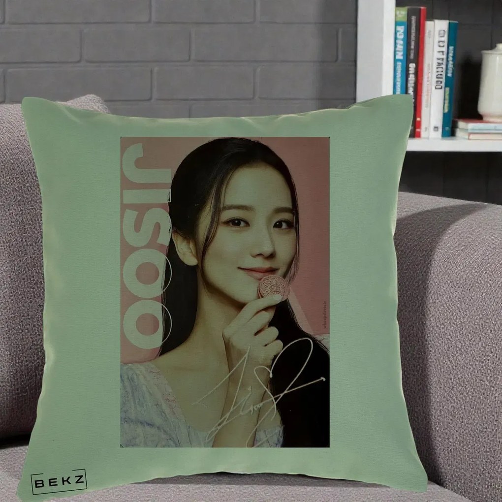 Perna Personalizata K-pop BLACKPINK Jisoo cu Semnatura si Fond Roz, 40x40 cm, Verde, Husa Detasabila, Perna Inclusa, BEKZ®