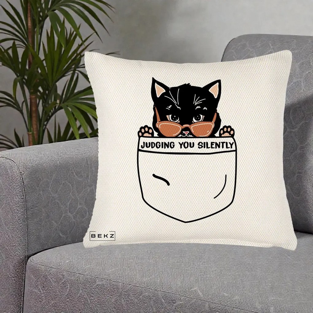 Perna Decorativa Judging You Silently Pisica Buzunar, 40x40 cm, Crem Reliefat, Husa Detasabila, Perna Inclusa, BEKZ®
