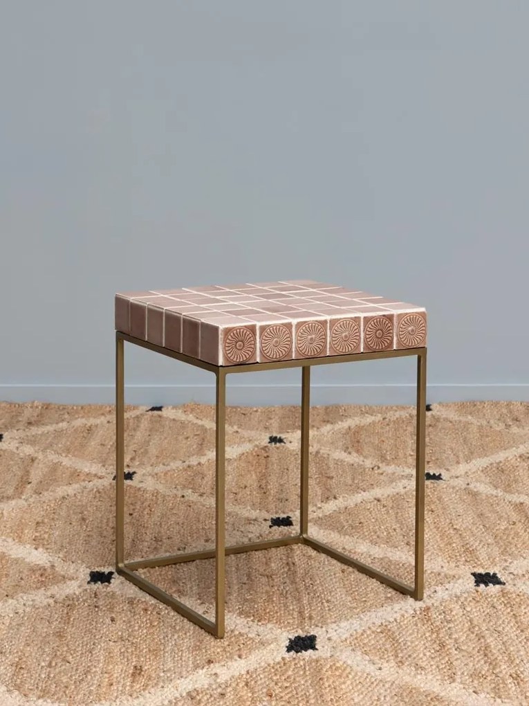 Masuta laterala, din metal si ceramica, pink Algarve