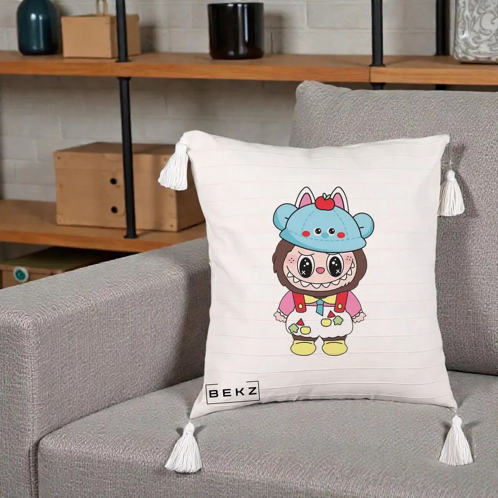 Perna Personalizata Labubu x Urs Albastru Colorat, 40x40 cm, Bej cu Franjuri, Husa Detasabila, Perna Inclusa, BEKZ®
