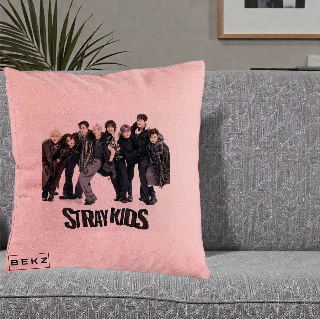 Perna Personalizata K-pop Stray Kids Outfit Negru, 40x40 cm, Roz, Husa Detasabila, Perna Inclusa, BEKZ®
