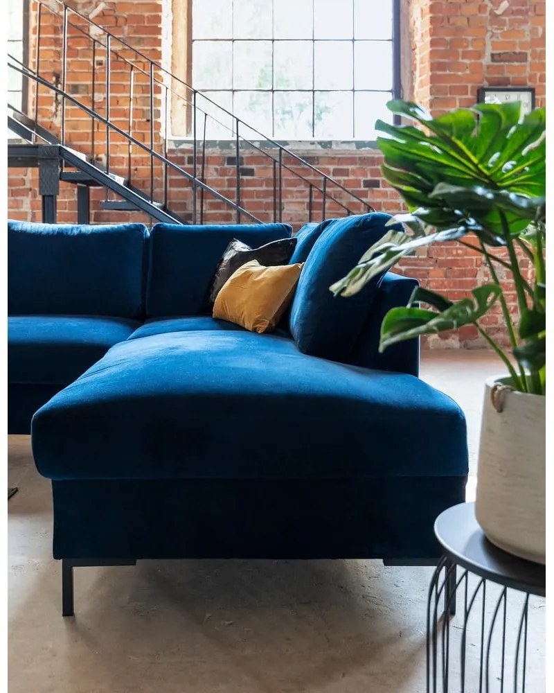 Canapea extensibilă din catifea în formă de „U” cu șezlong pe partea dreaptă Miuform Lofty Lilly, albastru marin