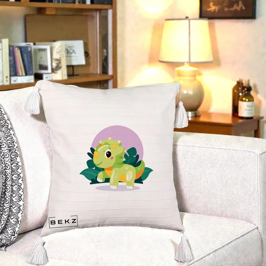 Perna Decorativa Triceratops Kawaii Verde, 40x40 cm, Bej cu Franjuri, Husa Detasabila, Perna Inclusa, BEKZ®