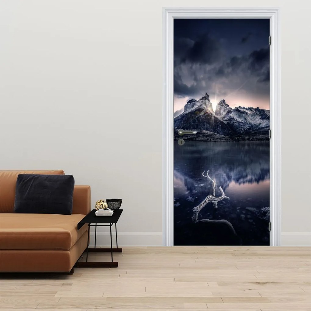 Fototapet pentru ușă - Lac cu munte (95x205cm)