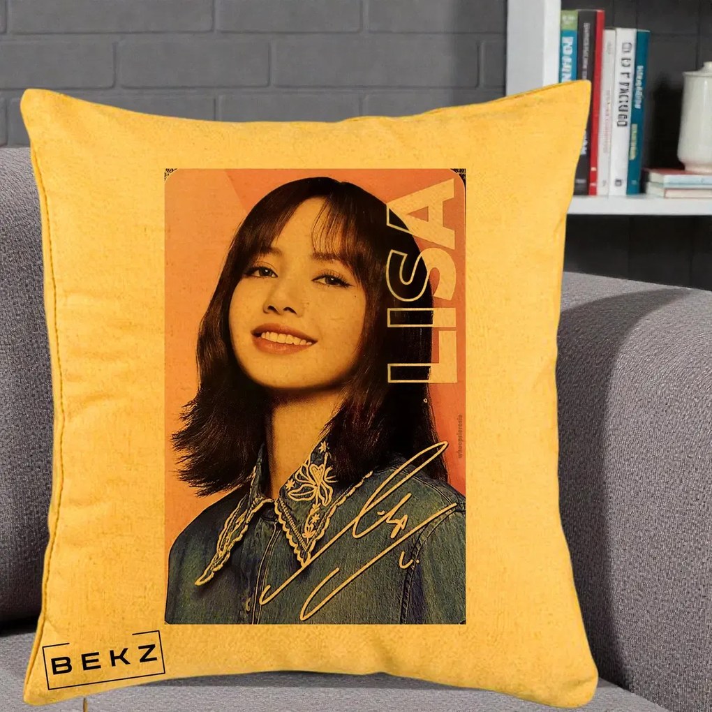Perna Personalizata K-pop BLACKPINK Lisa cu Semnatura, 40x40 cm, Galben, Husa Detasabila, Perna Inclusa, BEKZ®