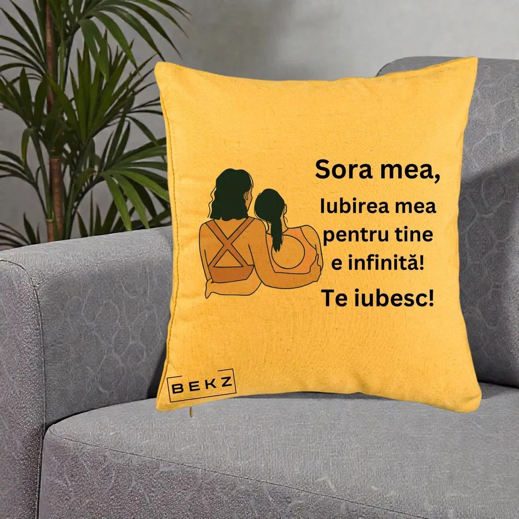 Cadou pentru Sora - Perna Personalizata Sora Mea Te Iubesc Doua Fete Fashioniste Line Art, 40x40 cm, Galben, Husa Detasabila, Perna Inclusa, BEKZ®