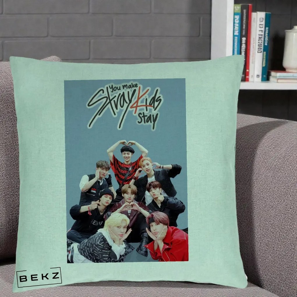 Perna Personalizata K-pop Stray Kids You Make Stray Kids Stay cu Foto Grup, 40x40 cm, Verde Menta, Husa Detasabila, Perna Inclusa, BEKZ®