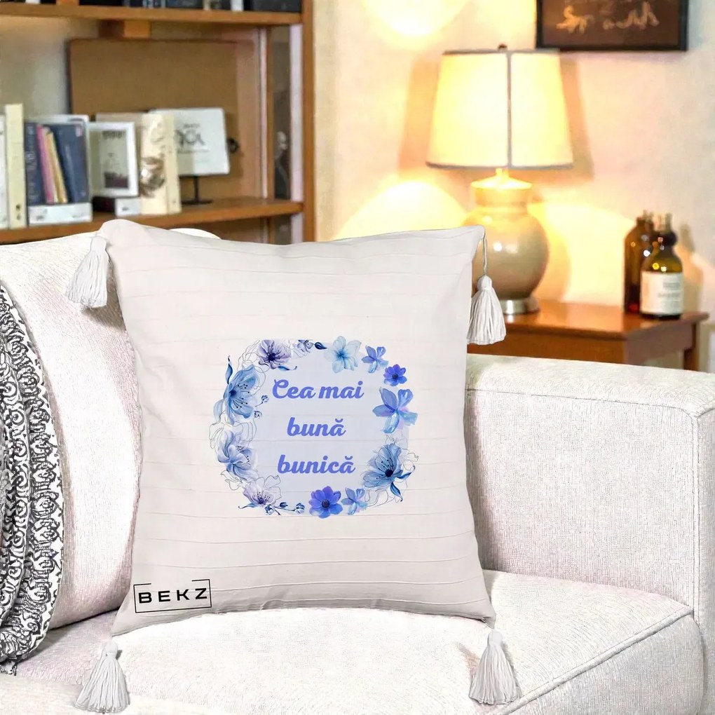 Cadou pentru Bunica - Perna Personalizata Cea Mai Buna Bunica Coronita Flori Albastre Acuarela, 40x40 cm, Bej cu Franjuri, Husa Detasabila, Perna Inclusa, BEKZ®