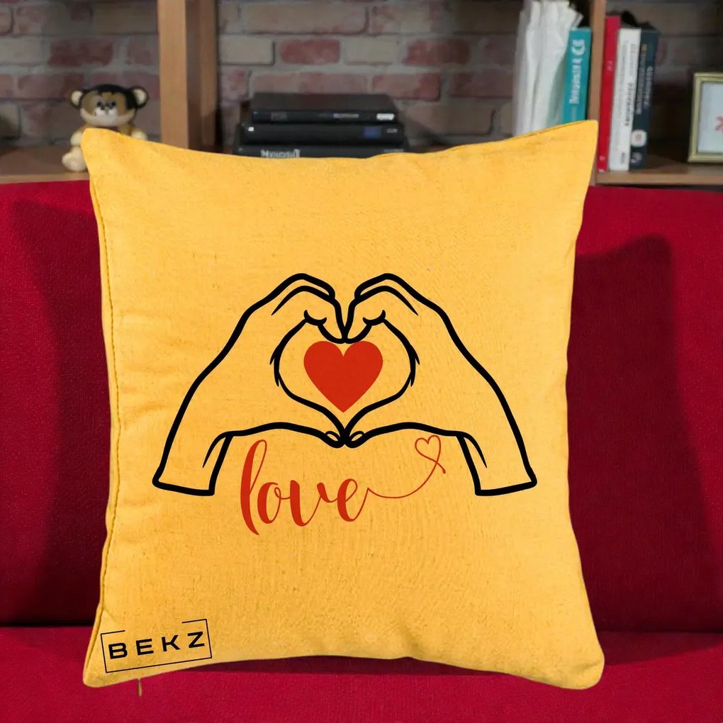 Perna Decorativa Love Maini Inima cu Inscriptie Love Rosu, 40x40 cm, Galben, Husa Detasabila, Perna Inclusa, BEKZ®