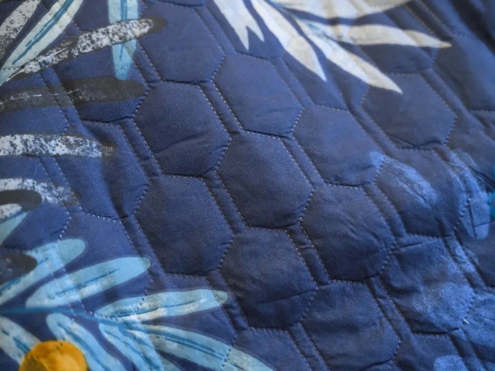 Cuvertura de pat FLOWERISH HEXAGON, albastru inchis Dimensiune: 170 x 220 cm
