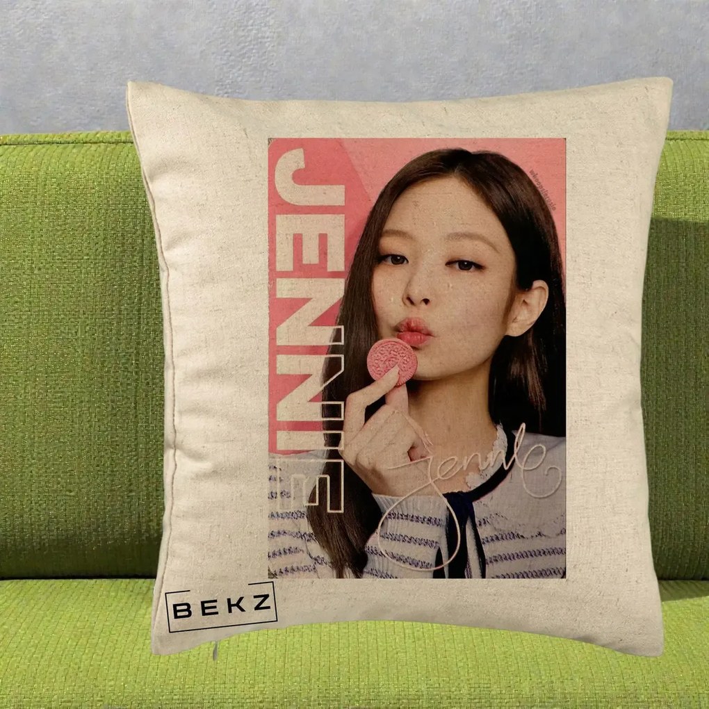 Perna Personalizata K-pop BLACKPINK Jennie cu Semnatura si Fond Roz, 40x40 cm, Bej, Husa Detasabila, Perna Inclusa, BEKZ®