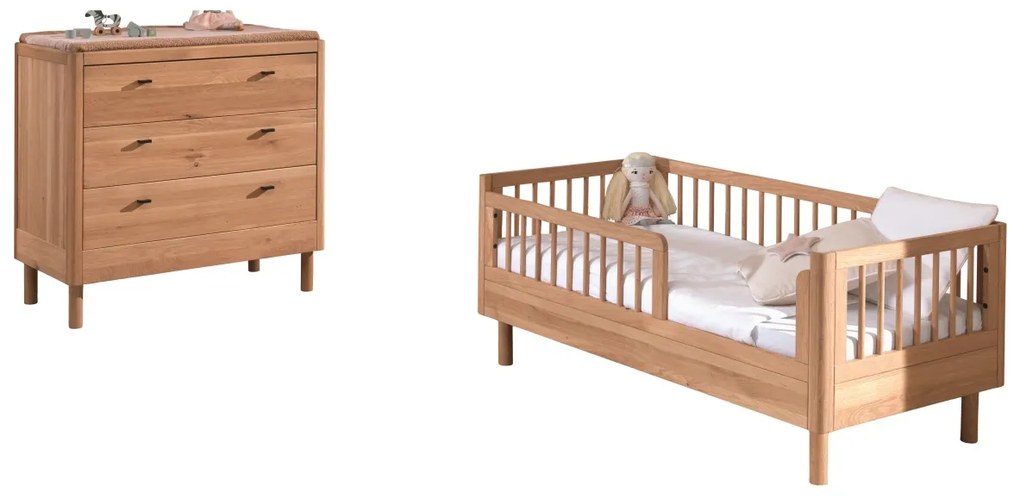 Set FORREST OAK format dintr-un Pat copii pentru copii mici (70 x 140 cm) și o comodă cu 3 sertare.