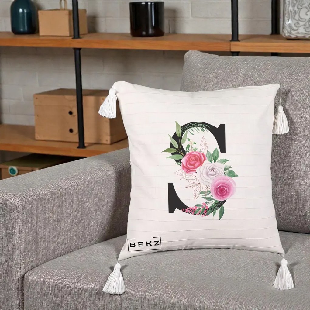 Cadou Personalizat - Perna Personalizata Monograma Florala Litera S, 40x40 cm, Bej cu Franjuri, Husa Detasabila, Perna Inclusa, BEKZ®
