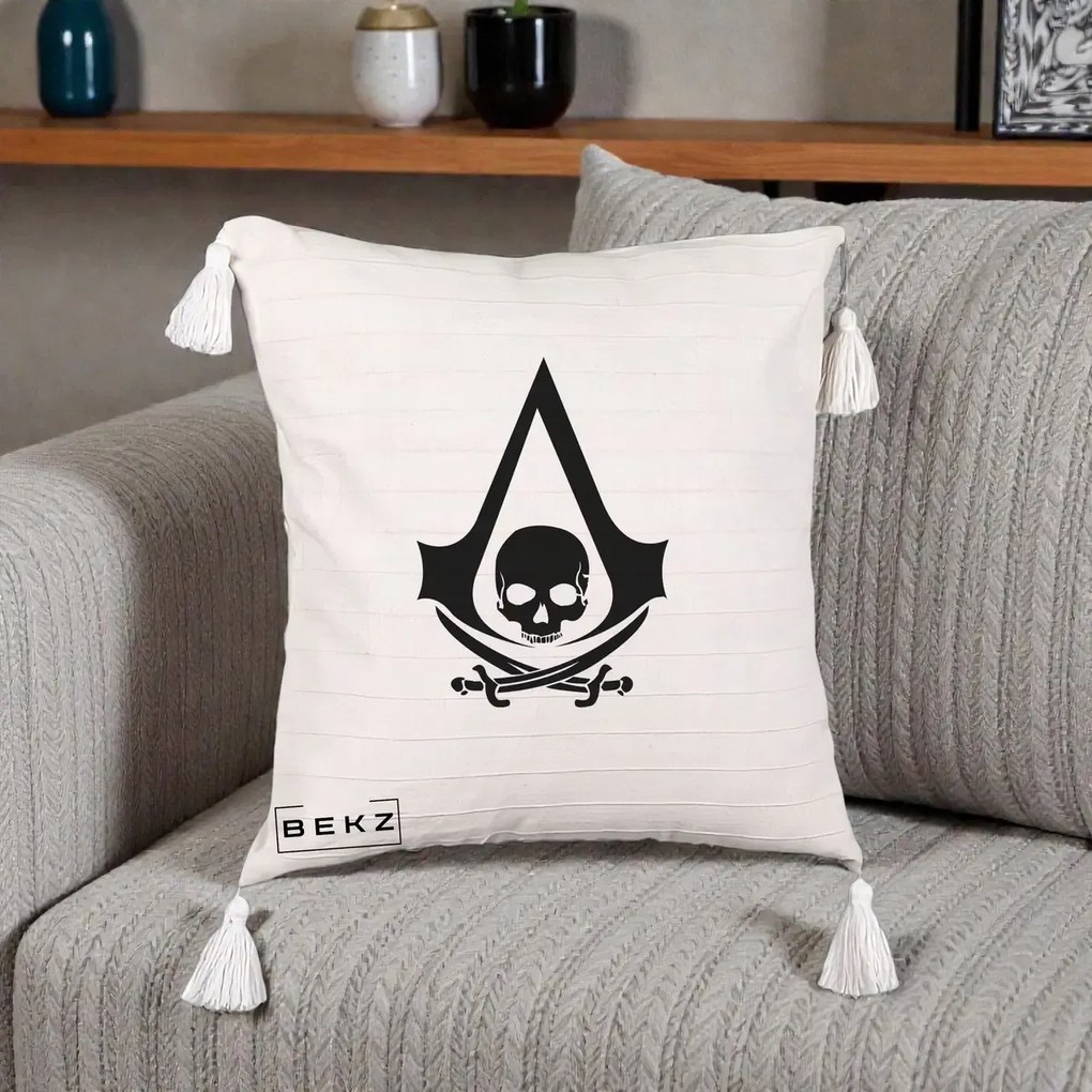 Perna Personalizata Assassin's Creed Black Flag Skull, 40x40 cm, Bej cu Franjuri, Husa Detasabila, Perna Inclusa, BEKZ®