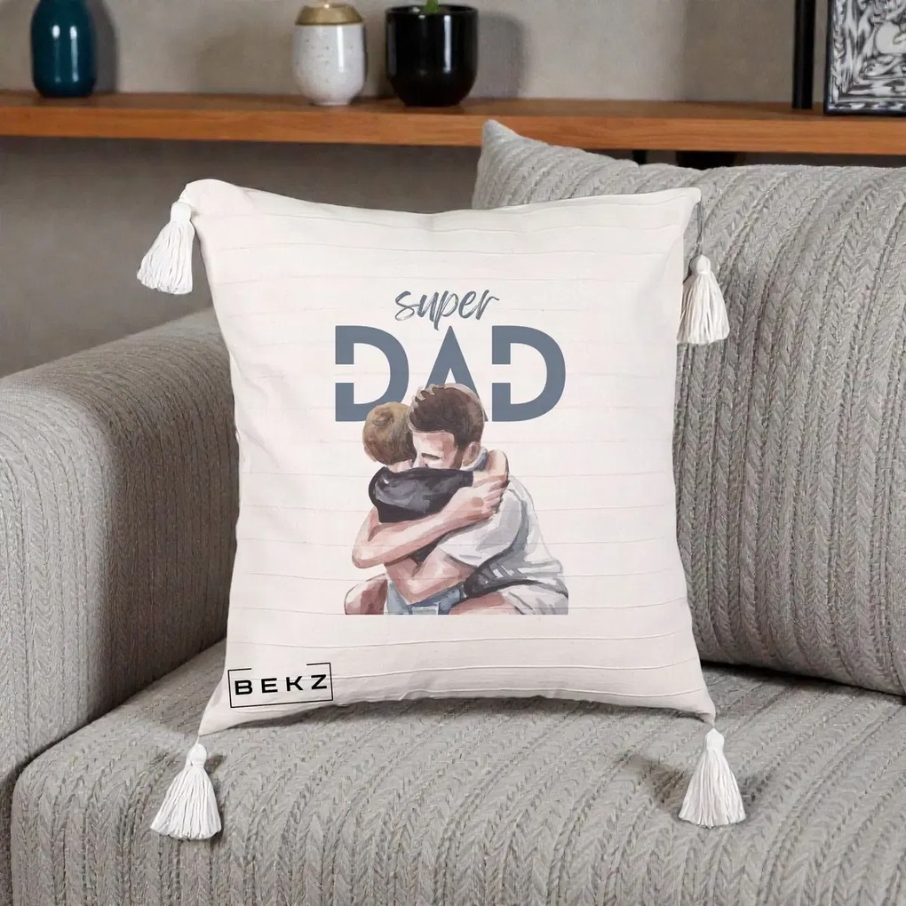 Cadou pentru Tata - Perna Personalizata Super Dad Tata si Fiu Imbratisare, 40x40 cm, Bej cu Franjuri, Husa Detasabila, Perna Inclusa, BEKZ®