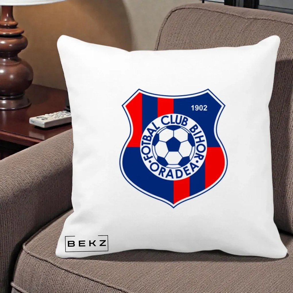 Perna Personalizata FC Bihor Oradea 1902 Fotbal, 40x40 cm, Alba Mata, Husa Detasabila, Perna Inclusa, BEKZ®
