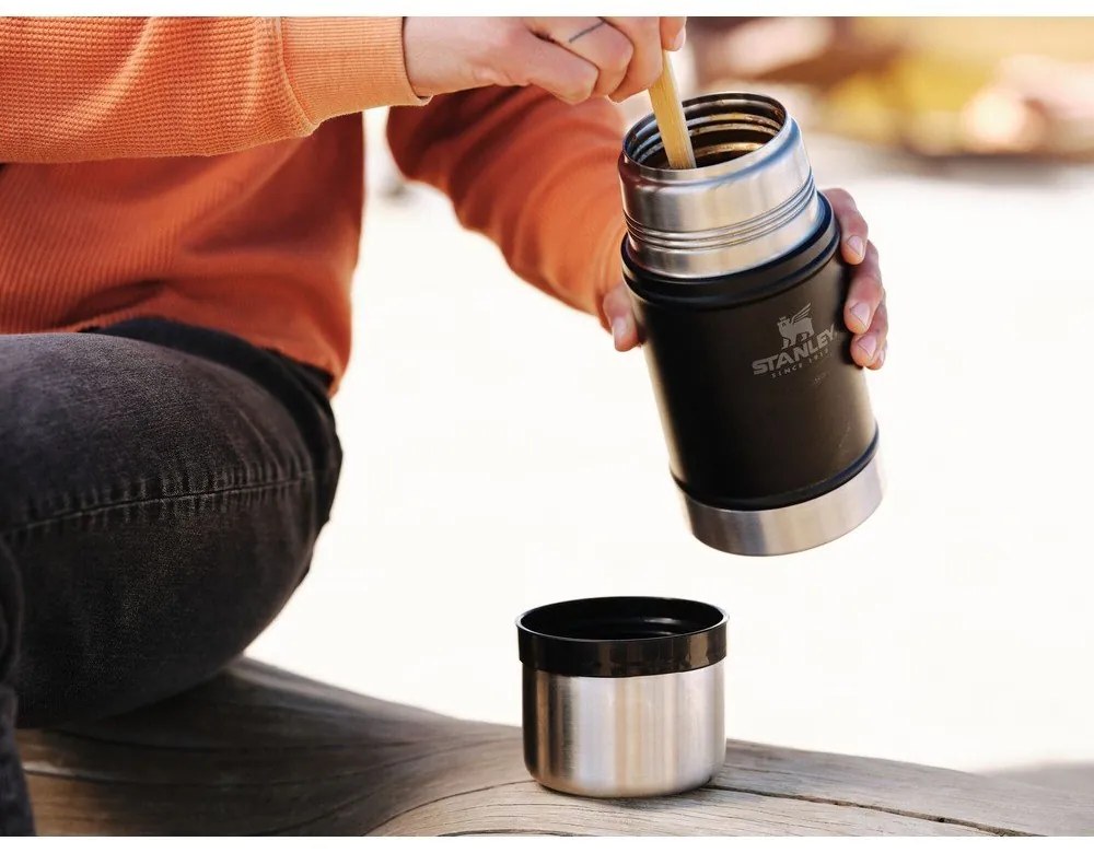 Termos negru pentru mâncare din oțel inoxidabil 700 ml Legendary Classic Black – Stanley