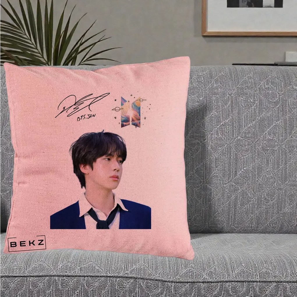 Perna Personalizata K-pop BTS Jin Portret Tinuta Albastra Autograf, 40x40 cm, Roz, Husa Detasabila, Perna Inclusa, BEKZ®