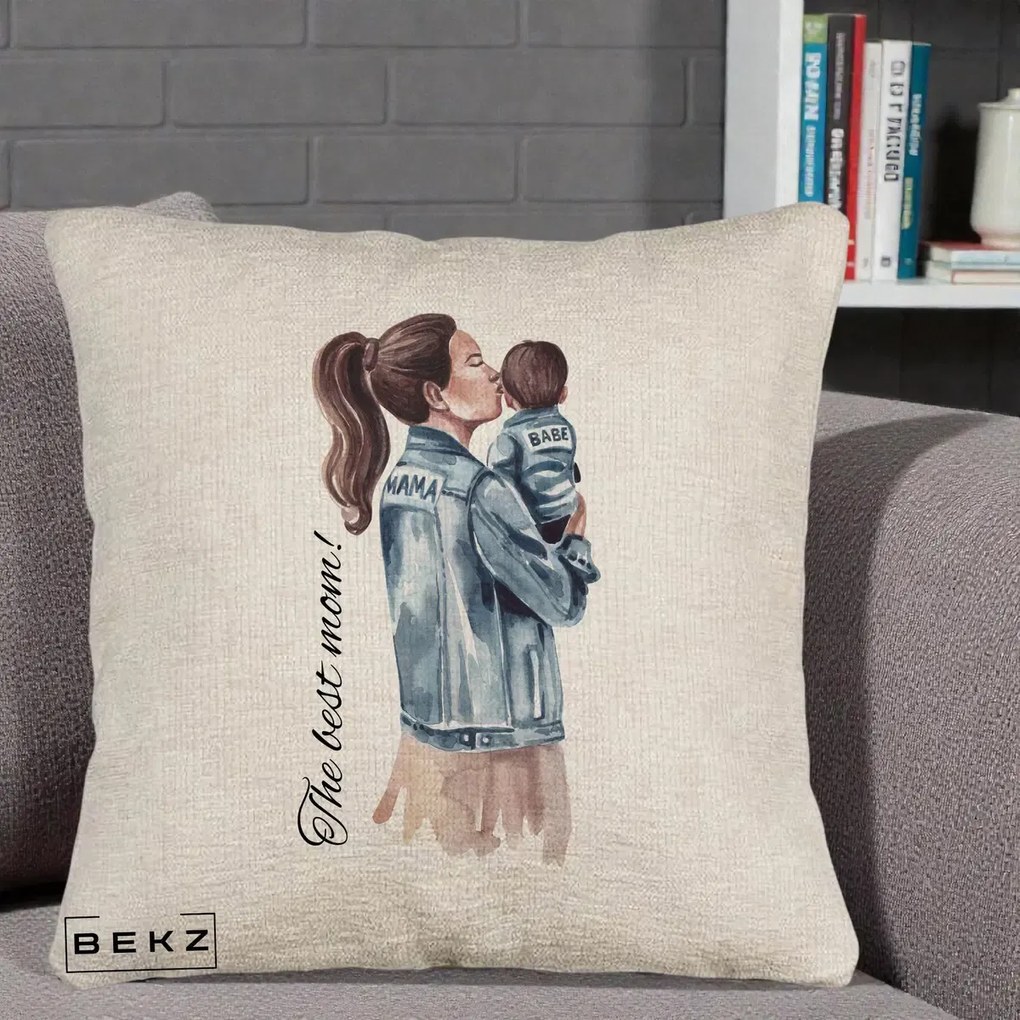 Cadou pentru Mama - Perna Personalizata The Best Mom Jachete, 40x40 cm, Bej Canapea, Husa Detasabila, Perna Inclusa, BEKZ®