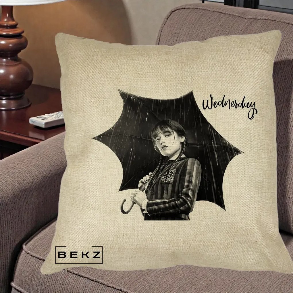 Perna Personalizata Wednesday Addams cu Umbrela Foto, 40x40 cm, Crem, Husa Detasabila, Perna Inclusa, BEKZ®