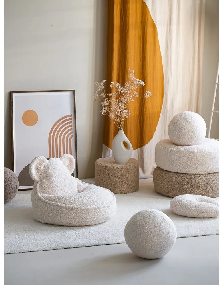 Fotoliu puf pentru copii crem cu tapițerie din țesătură bouclé Bear – Wigiwama