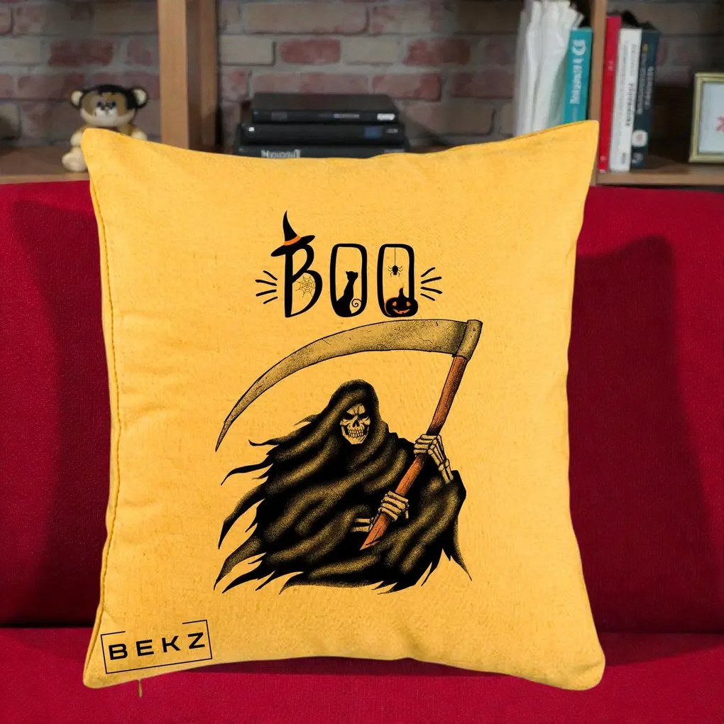 Perna Decorativa Halloween Boo Grim Reaper cu Coasa, 40x40 cm, Galben, Husa Detasabila, Perna Inclusa, BEKZ®