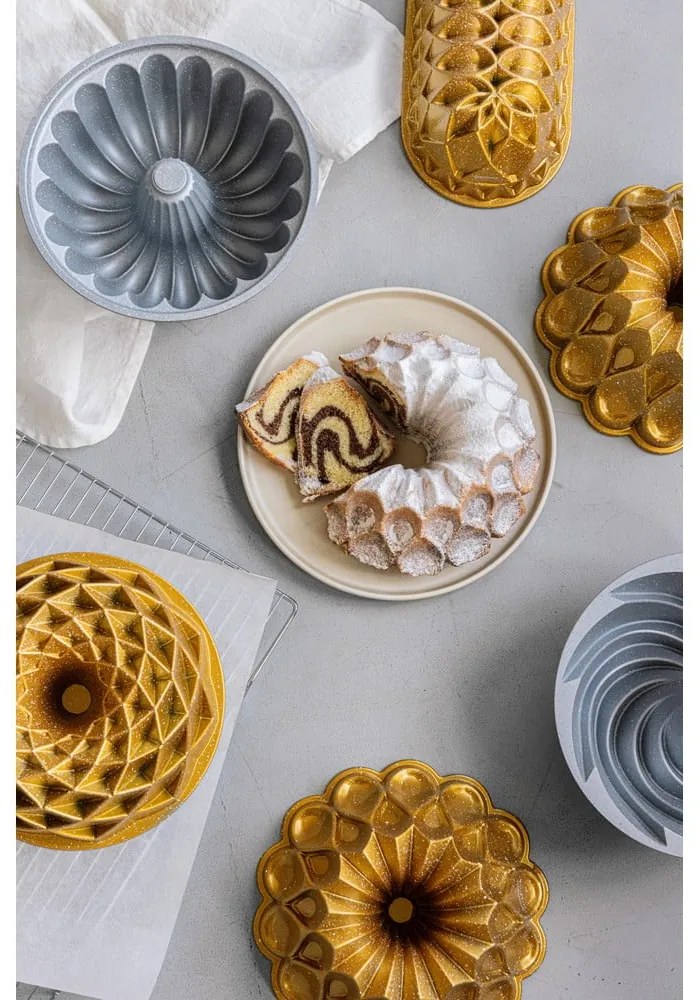 Formă de copt din aluminiu turnat Bonami Selection Jeweline, auriu