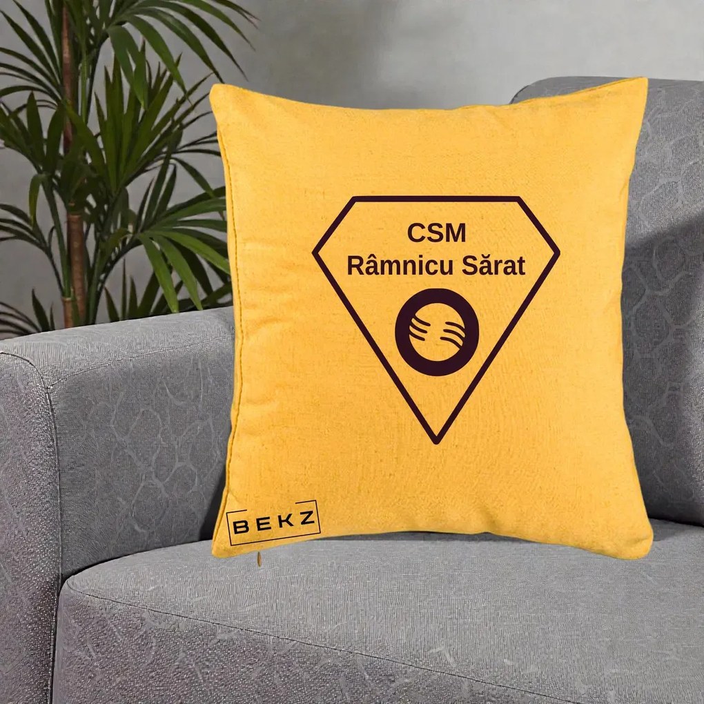 Perna Personalizata CSM Ramnicu Sarat Fotbal, 40x40 cm, Galben, Husa Detasabila, Perna Inclusa, BEKZ®
