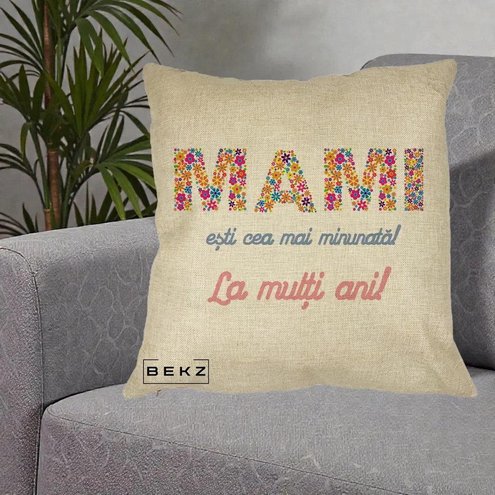 Cadou pentru Mama - Perna Personalizata Mami Esti Cea mai Minunata La Multi Ani cu Litere Florale, 40x40 cm, Crem, Husa Detasabila, Perna Inclusa, BEKZ®