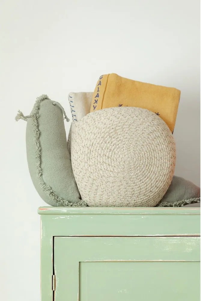 Coș de jucării pentru copii crem-verde salvie din material textil 60x24x30 cm Big Snail – Lorena Canals