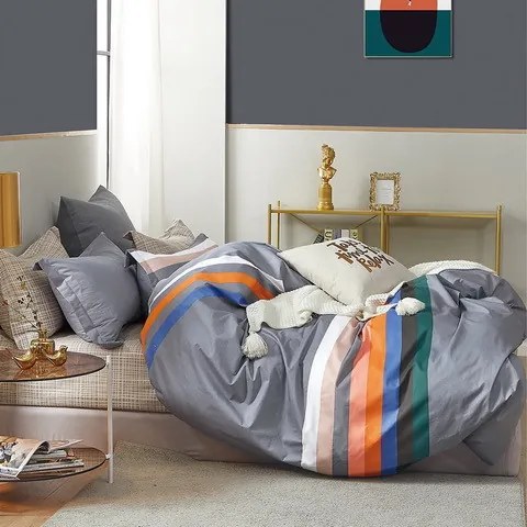 Lenjerie de pat gri cu dungi colorate 4 părți: 1buc 200x220 + 2buc 70 cmx80 + cearșaf de pat