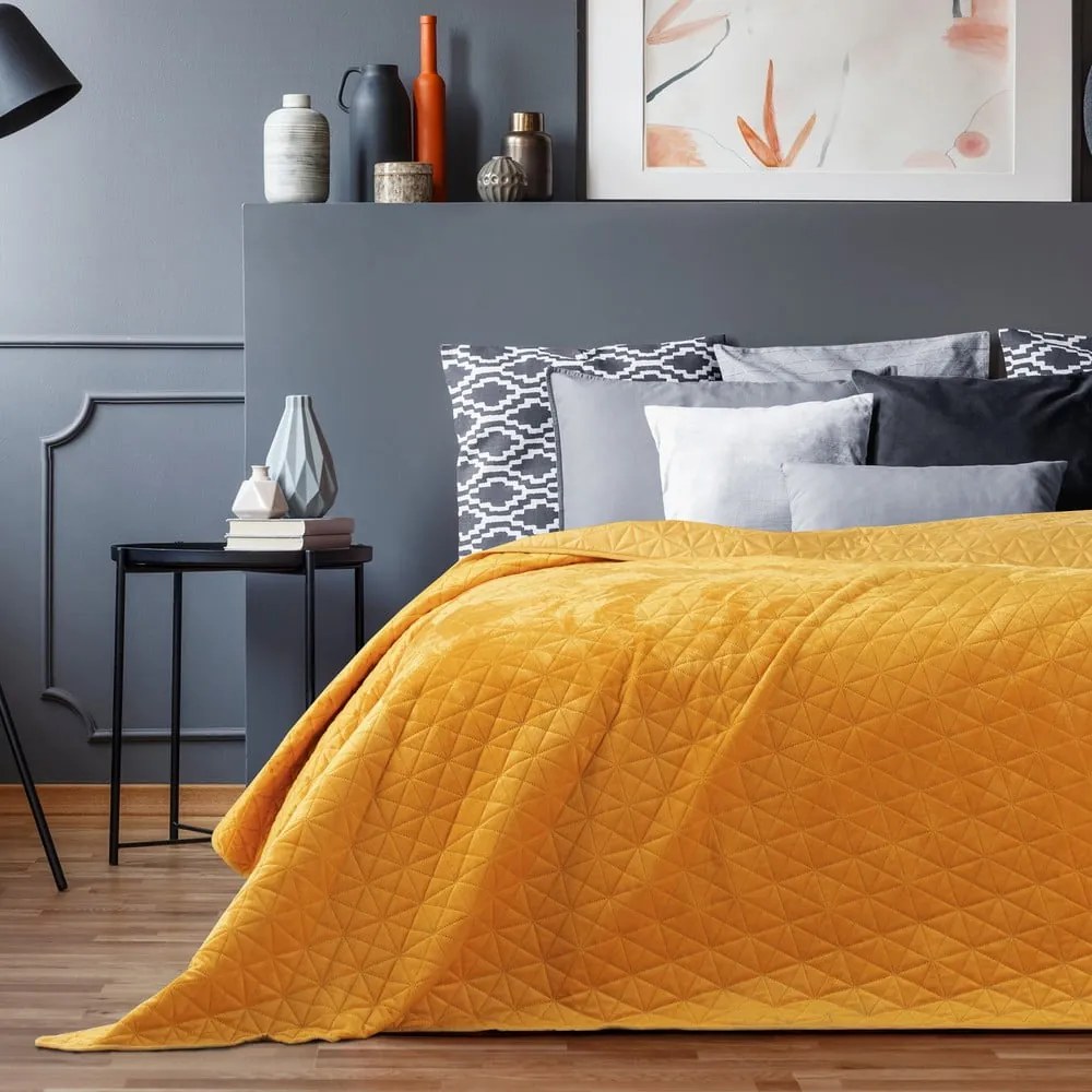 Cuvertură galbenă matlasată din catifea 240x260 cm Laila – Restilo