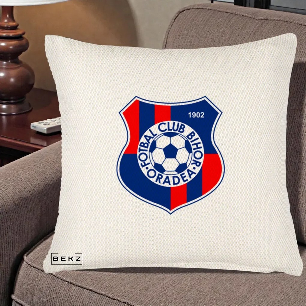Perna Personalizata FC Bihor Oradea 1902 Fotbal, 40x40 cm, Crem Reliefat, Husa Detasabila, Perna Inclusa, BEKZ®