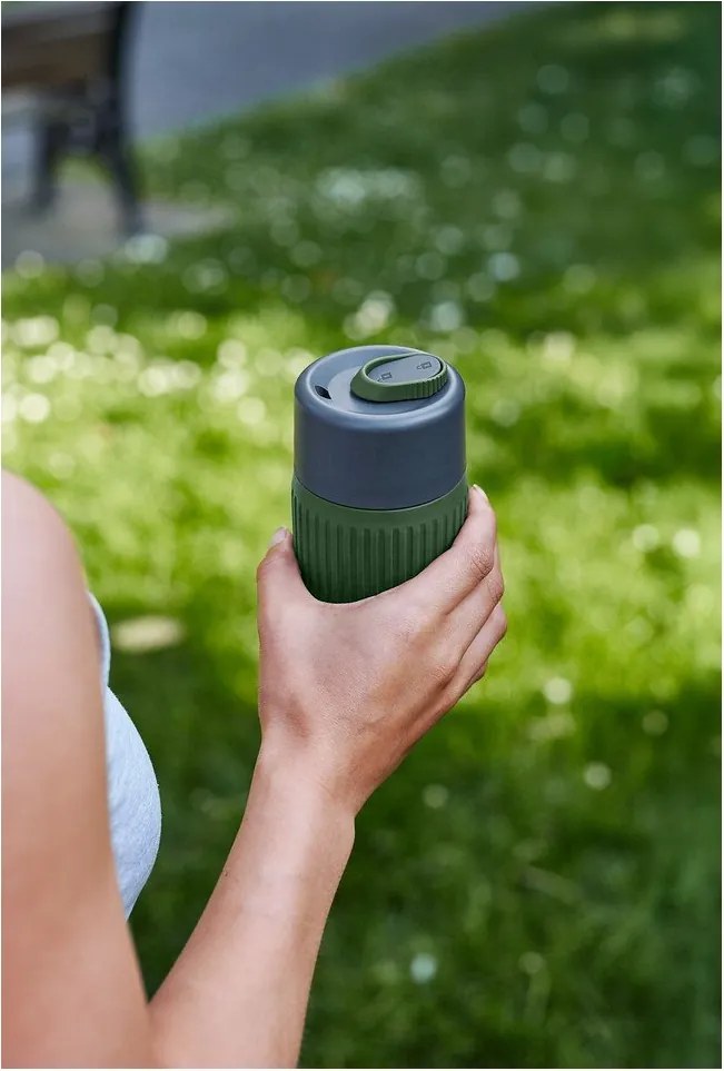 Cană de voiaj verde din sticlă 340 ml – Black + Blum