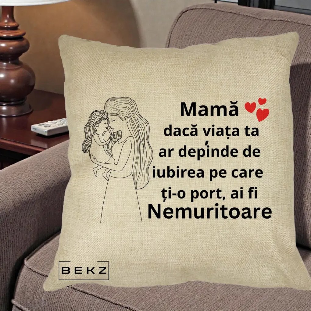 Cadou pentru Mama - Perna Personalizata Mama Nemuritoare cu Copilul in Poala, 40x40 cm, Crem, Husa Detasabila, Perna Inclusa, BEKZ®