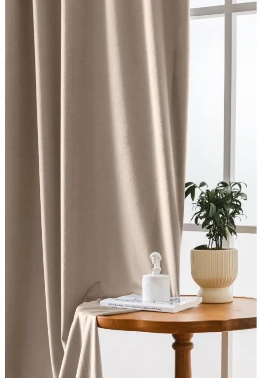 Perdea opaca bej deschis VELVET 140x250 cm Agatat: Inele metalice