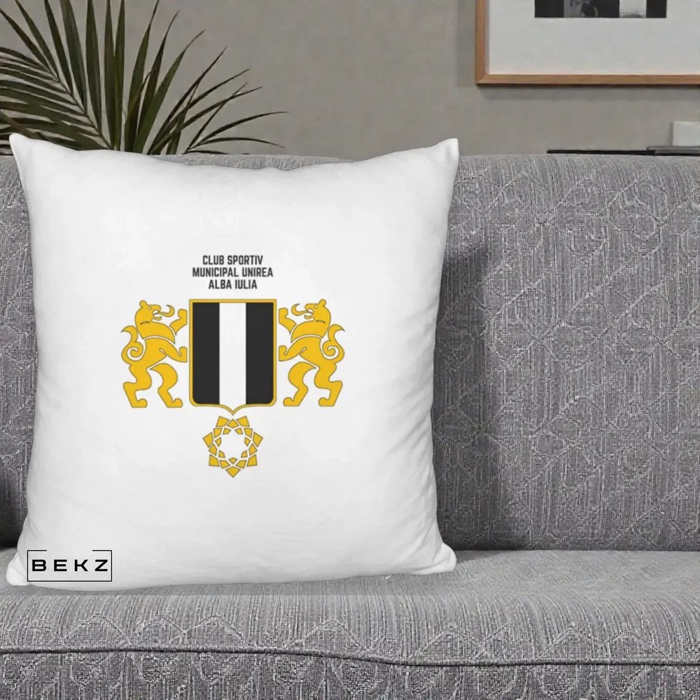 Perna Personalizata CSM Unirea Alba Iulia Fotbal, 40x40 cm, Alb Pufos, Husa Detasabila, Perna Inclusa, BEKZ®