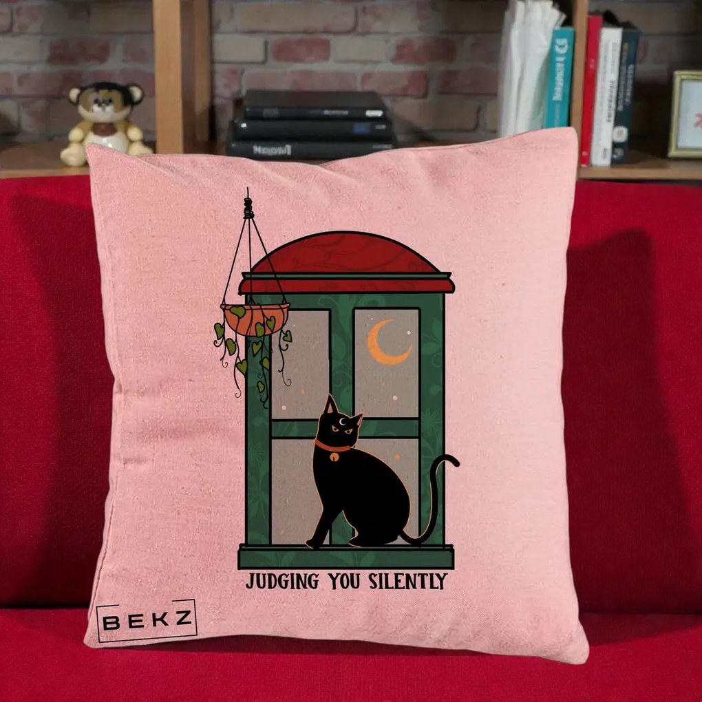 Perna Decorativa Judging You Silently Pisica Geam, 40x40 cm, Roz, Husa Detasabila, Perna Inclusa, BEKZ®