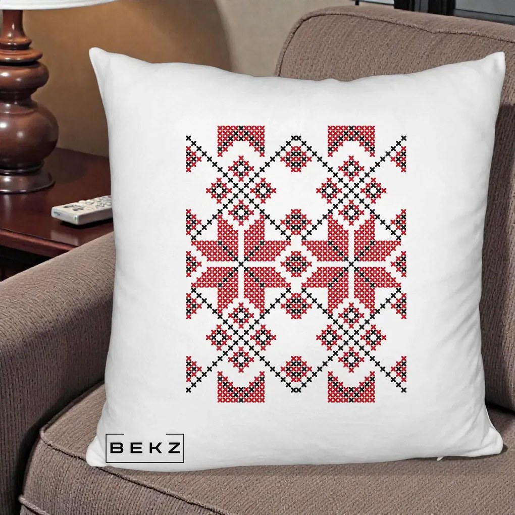 Perna Personalizata Motiv Traditional Cusatura Rosu-Negru, 40x40 cm, Alb Pufos, Husa Detasabila, Perna Inclusa, BEKZ®