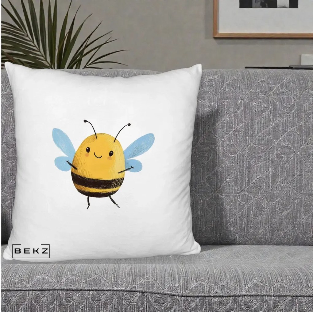 Perna Decorativa Buburuza pe Trifoi cu Patru Foi, 40x40 cm, Alb Pufos, Husa Detasabila, Perna Inclusa, BEKZ®