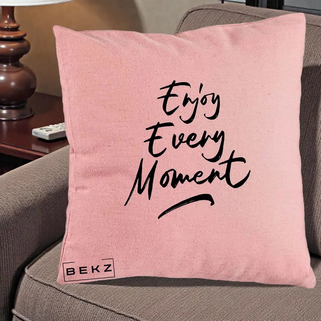 Perna Decorativa Enjoy Every Moment, 40x40 cm, Roz, Husa Detasabila, Perna Inclusa, BEKZ®