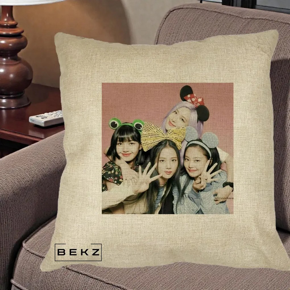 Perna Personalizata K-pop BLACKPINK Accesorii Haioase, 40x40 cm, Crem, Husa Detasabila, Perna Inclusa, BEKZ®