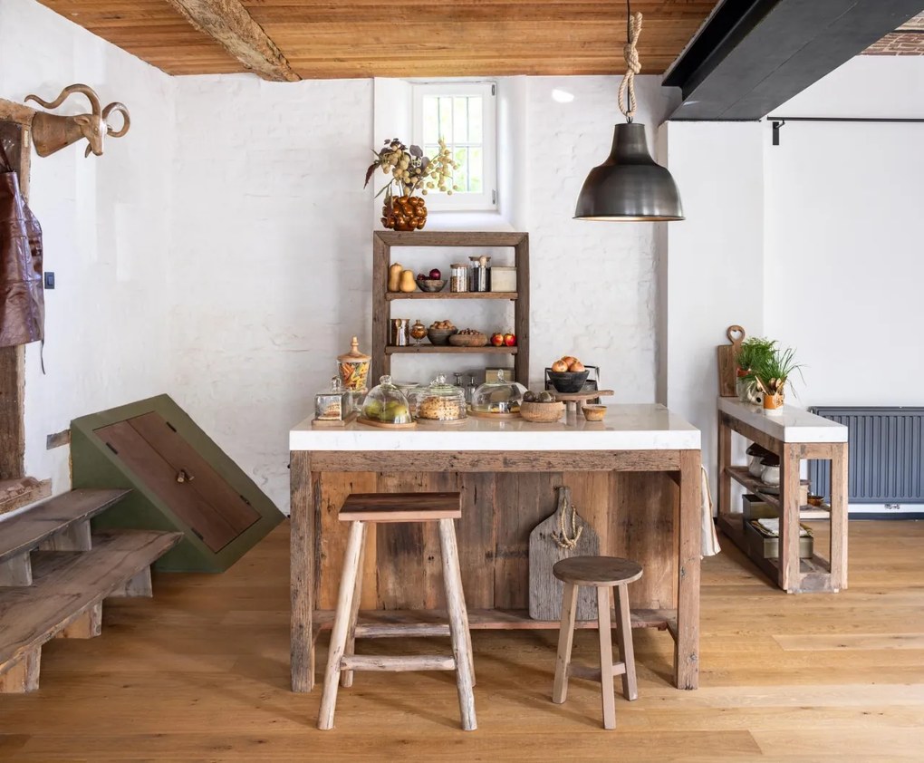 Consola din lemn reciclat si marmura, aspect rustic, Greta
