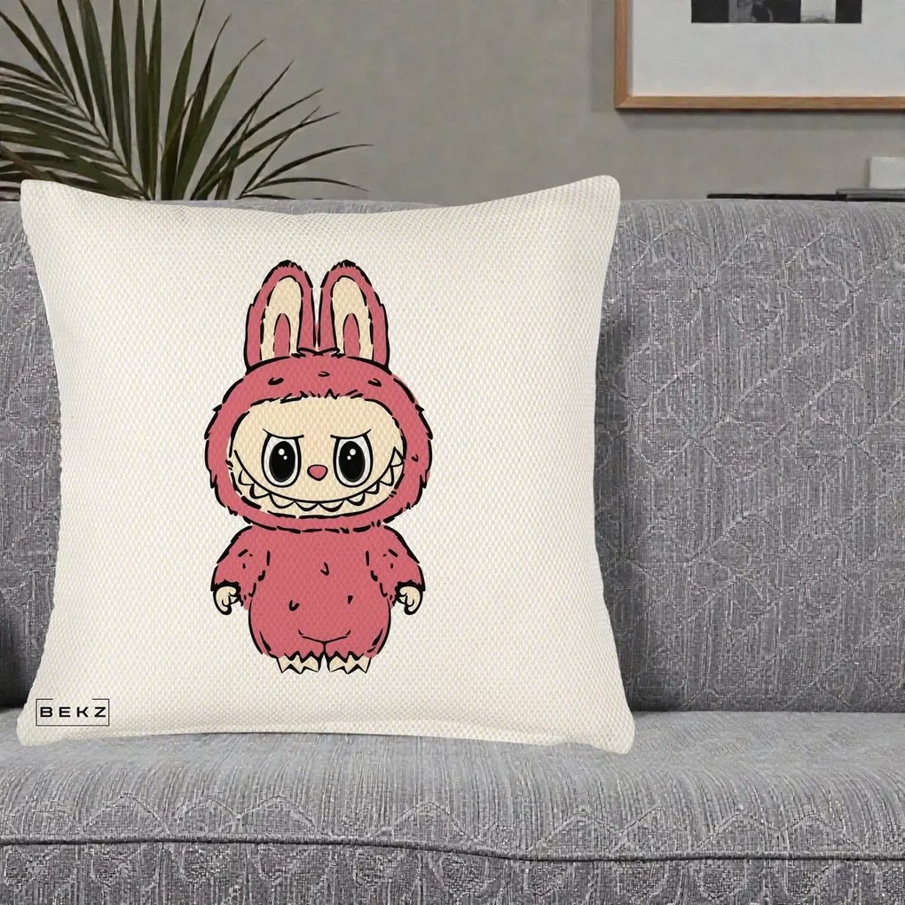 Perna Personalizata Labubu Roz Solo, 40x40 cm, Crem Reliefat, Husa Detasabila, Perna Inclusa, BEKZ®