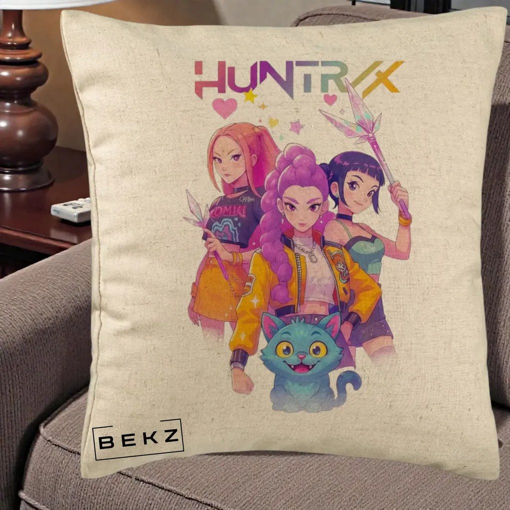 Perna Personalizata K-pop HUNTRX Trio Foto cu Pisica, 40x40 cm, Bej, Husa Detasabila, Perna Inclusa, BEKZ®