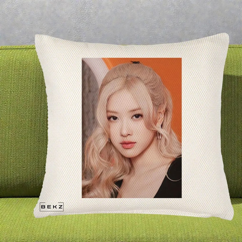 Perna Personalizata K-pop BLACKPINK cu Funda Rosie, 40x40 cm, Crem Reliefat, Husa Detasabila, Perna Inclusa, BEKZ®