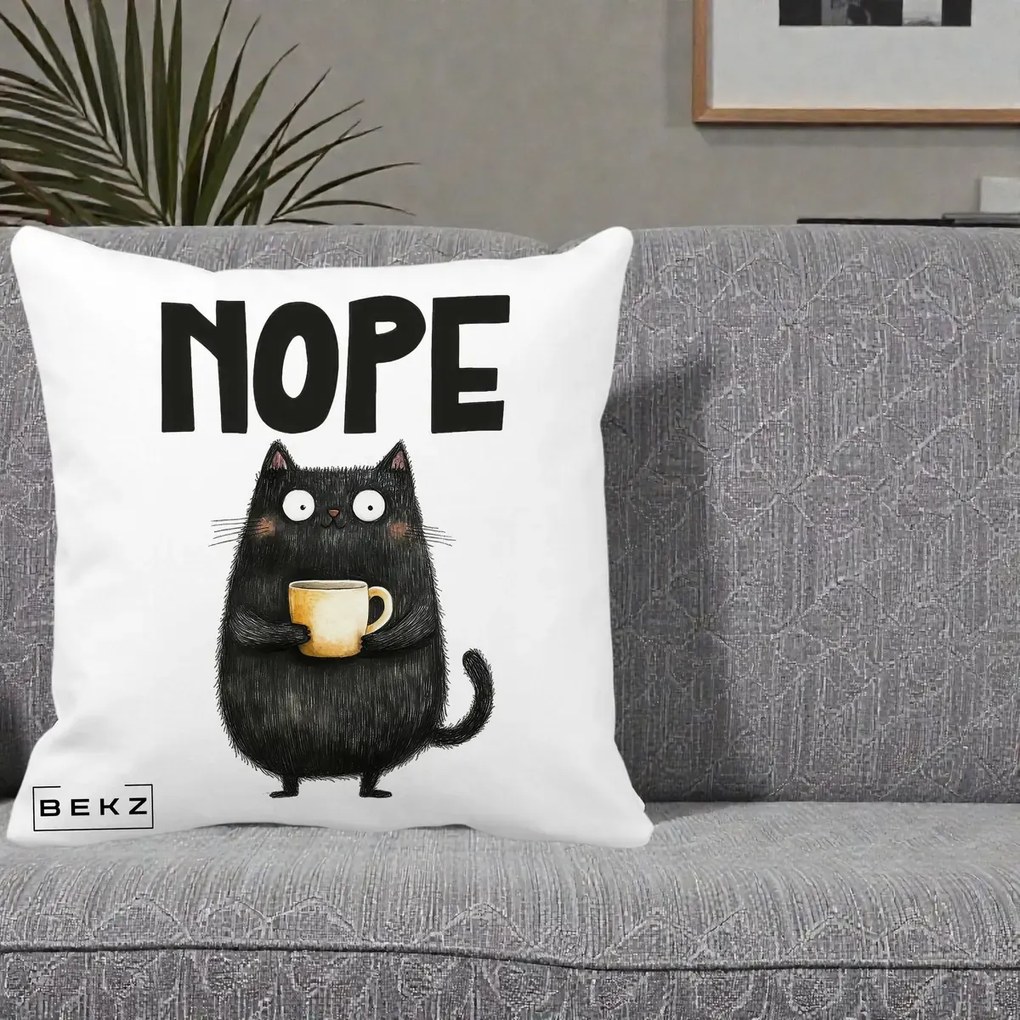Perna Decorativa NOPE Pisica Neagra Cafea, 40x40 cm, Alba Mata, Husa Detasabila, Perna Inclusa, BEKZ®