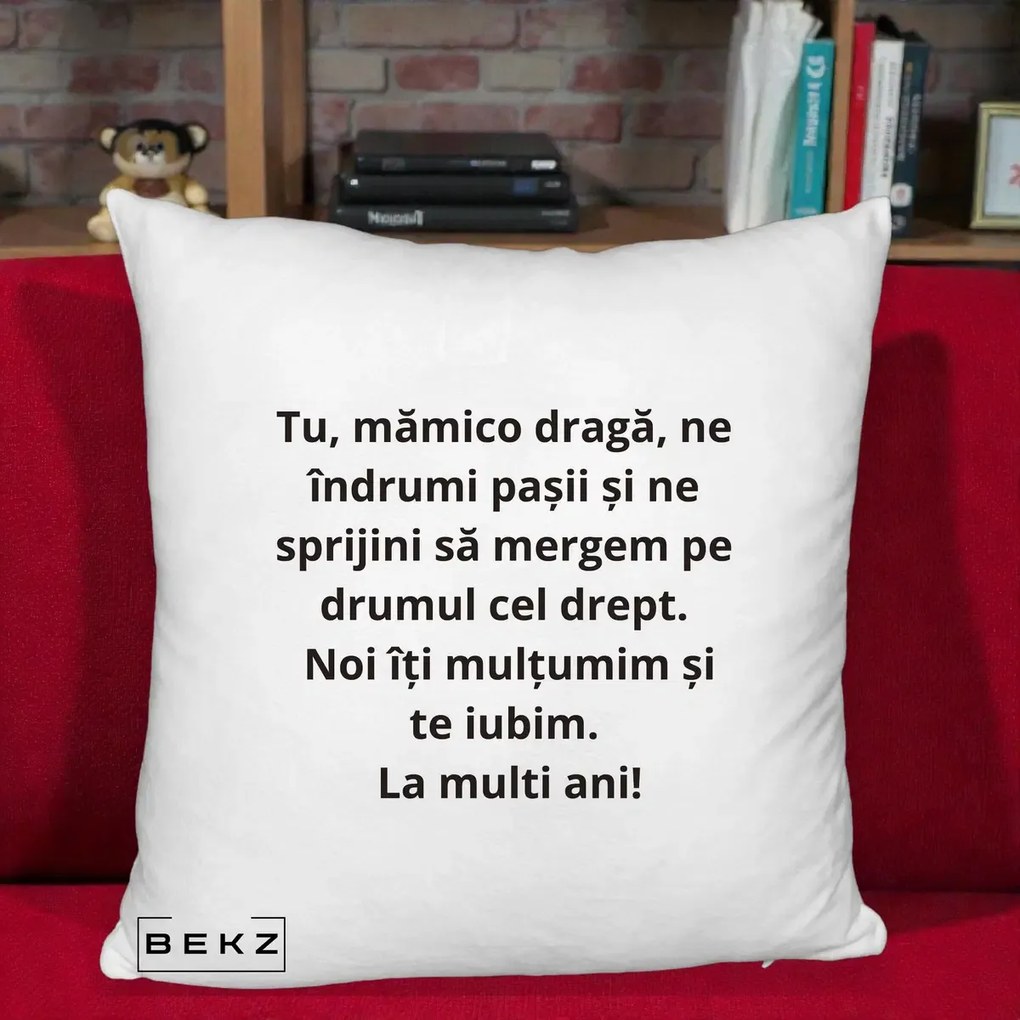 Cadou pentru Mama - Perna Personalizata Mamico Draga Te Iubim La Multi Ani cu Text Negru, 40x40 cm, Alb Pufos, Husa Detasabila, Perna Inclusa, BEKZ®