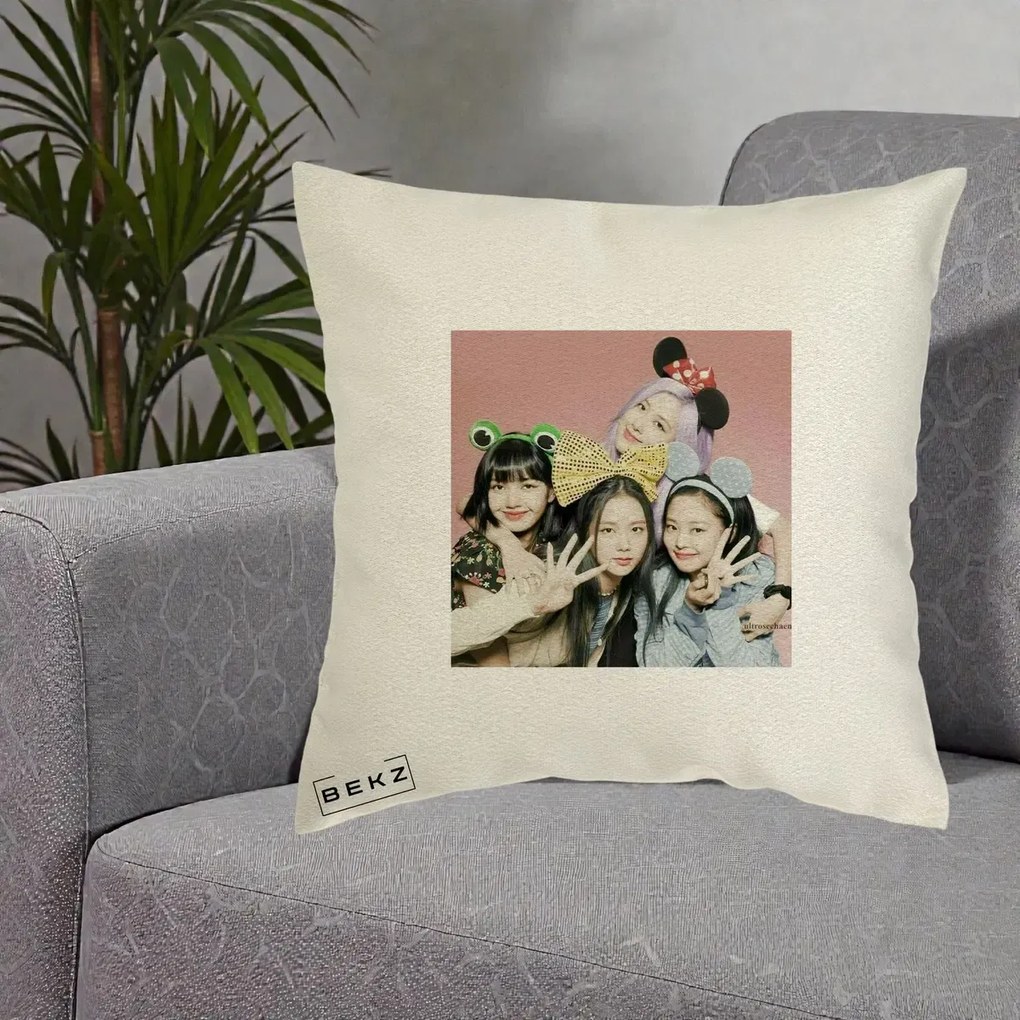 Perna Personalizata K-pop BLACKPINK Accesorii Haioase, 40x40 cm, Ecru, Husa Detasabila, Perna Inclusa, BEKZ®