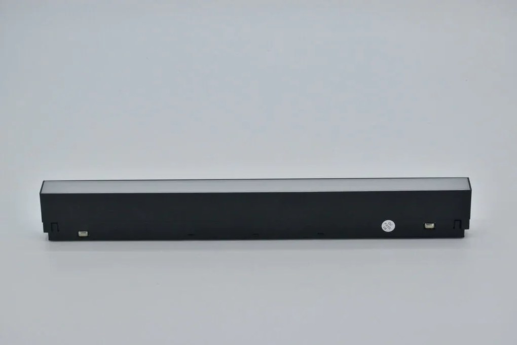 Banda LED Șină Magnetică Negru, 12W – Design Încastrat Cu Lumină Neutră, Potrivită Pentru Iluminat Elegant